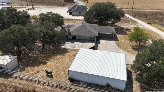 706 Sunrise, La Vernia, TX 78121