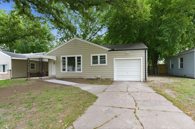 3005 E Southfork Ct, Wichita, KS 67216