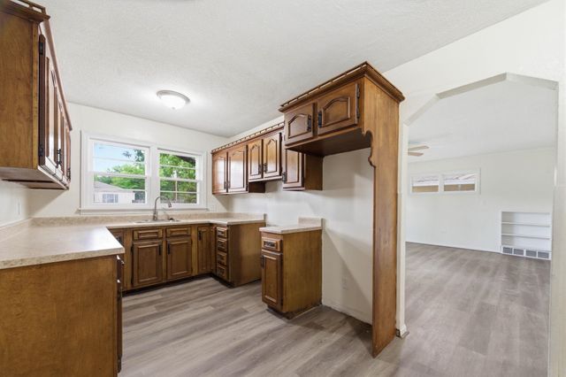 3005 E Southfork Ct, Wichita, KS 67216