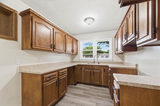 3005 E Southfork Ct, Wichita, KS 67216