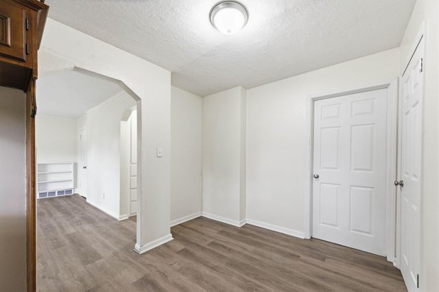 3005 E Southfork Ct, Wichita, KS 67216