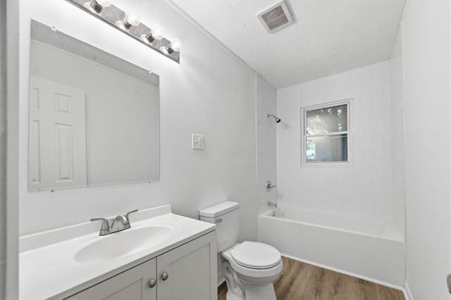 3005 E Southfork Ct, Wichita, KS 67216