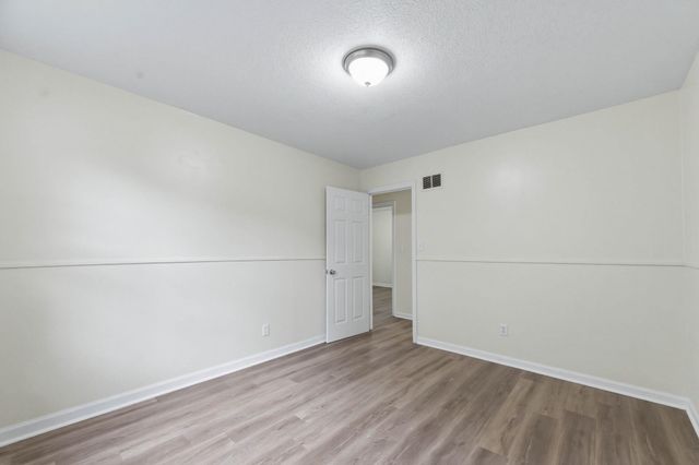 3005 E Southfork Ct, Wichita, KS 67216