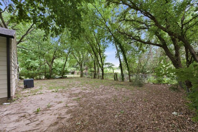 3005 E Southfork Ct, Wichita, KS 67216