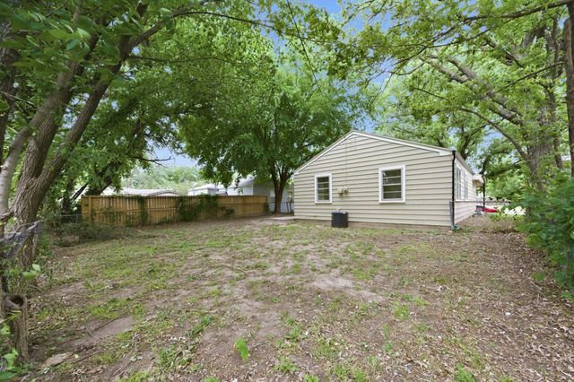 3005 E Southfork Ct, Wichita, KS 67216