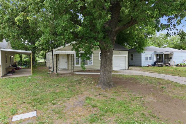 3005 E Southfork Ct, Wichita, KS 67216