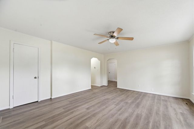 3005 E Southfork Ct, Wichita, KS 67216