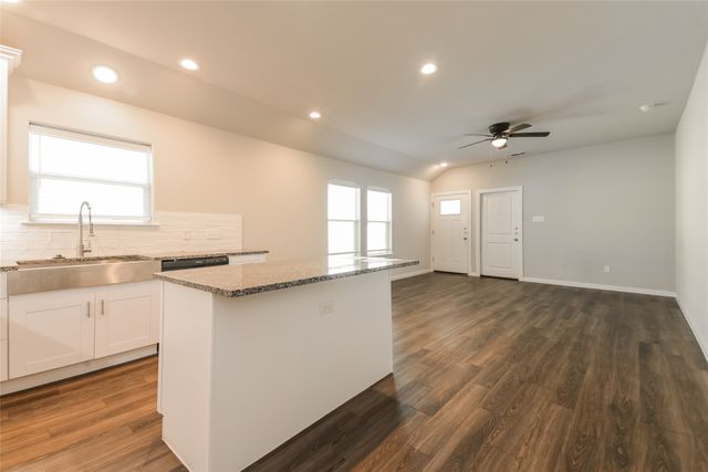 916 N Throckmorton Street, Sherman, TX 75090