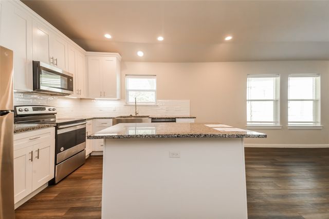 916 N Throckmorton Street, Sherman, TX 75090
