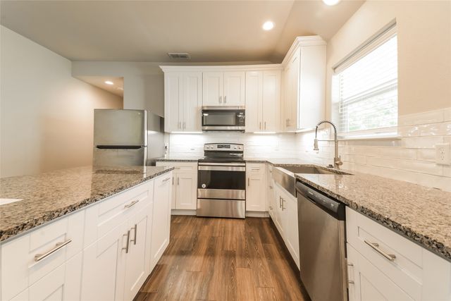916 N Throckmorton Street, Sherman, TX 75090