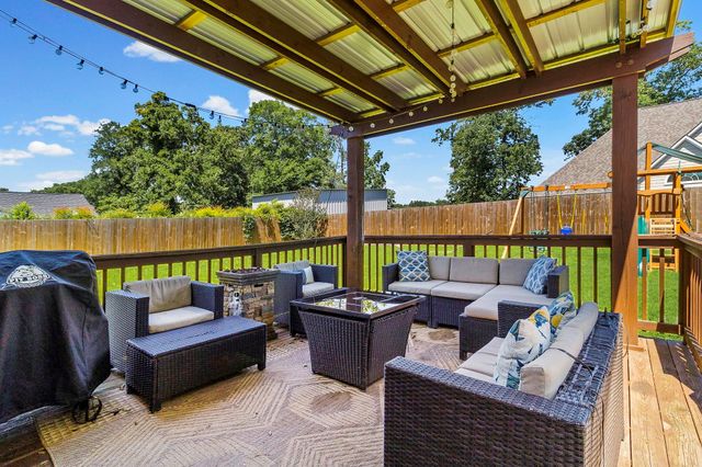 198 Country Wood Drive, Livingston, TX 77351