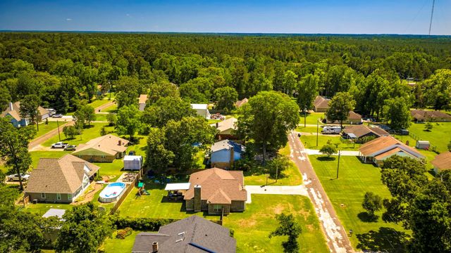 198 Country Wood Drive, Livingston, TX 77351