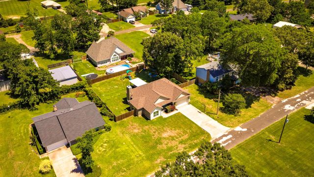 198 Country Wood Drive, Livingston, TX 77351