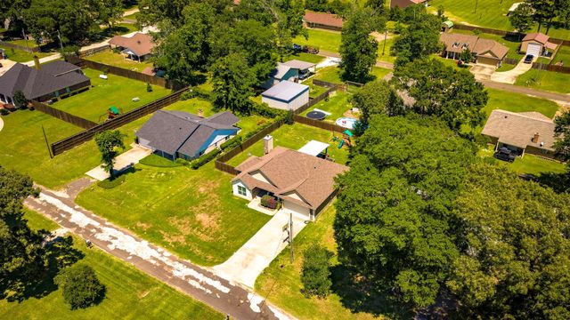198 Country Wood Drive, Livingston, TX 77351