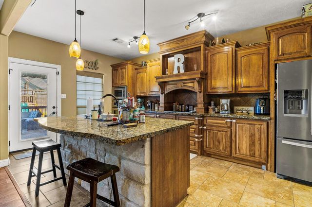 198 Country Wood Drive, Livingston, TX 77351