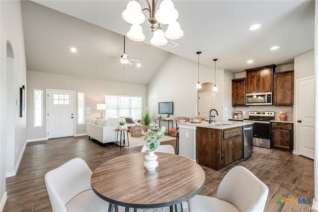 1127 Cedar Bend, Canyon Lake, TX 78133