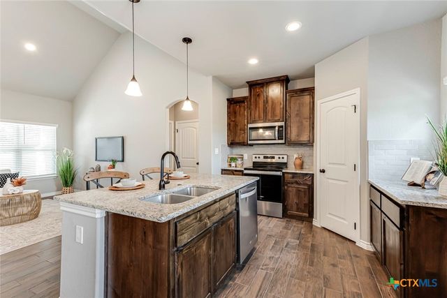 1127 Cedar Bend, Canyon Lake, TX 78133