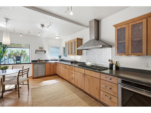 1326 Ne 73RD Ave, Portland, OR 97213