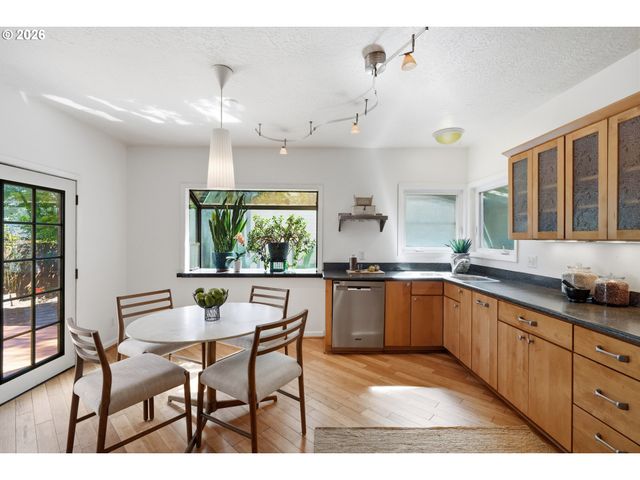 1326 Ne 73RD Ave, Portland, OR 97213