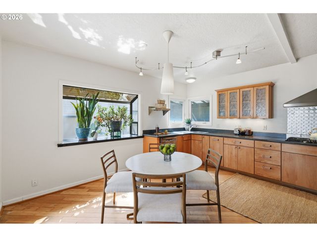 1326 Ne 73RD Ave, Portland, OR 97213