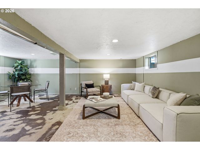 1326 Ne 73RD Ave, Portland, OR 97213