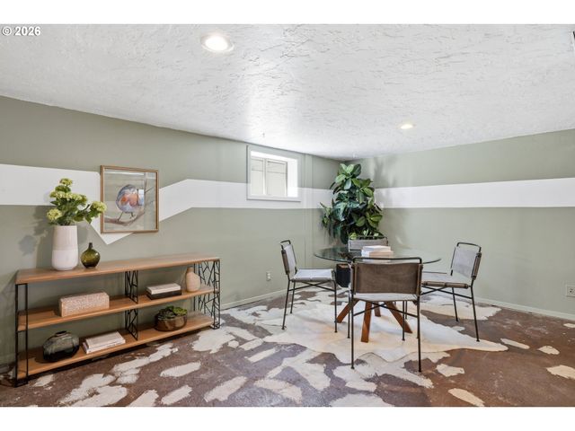 1326 Ne 73RD Ave, Portland, OR 97213