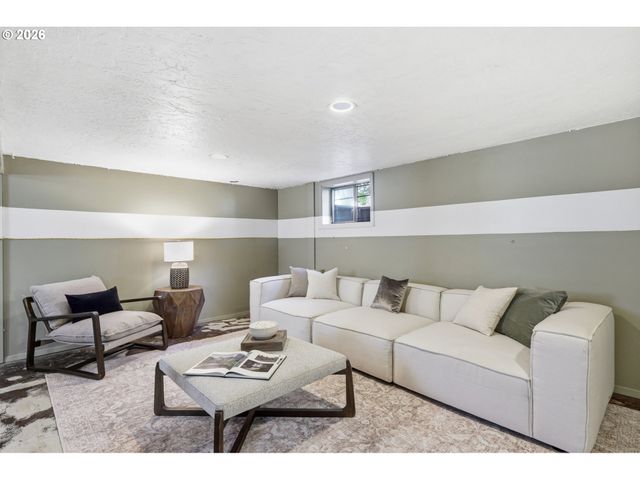 1326 Ne 73RD Ave, Portland, OR 97213