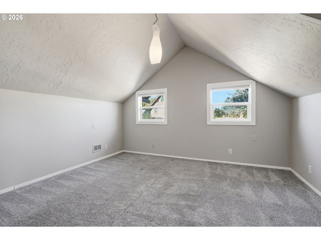 1326 Ne 73RD Ave, Portland, OR 97213