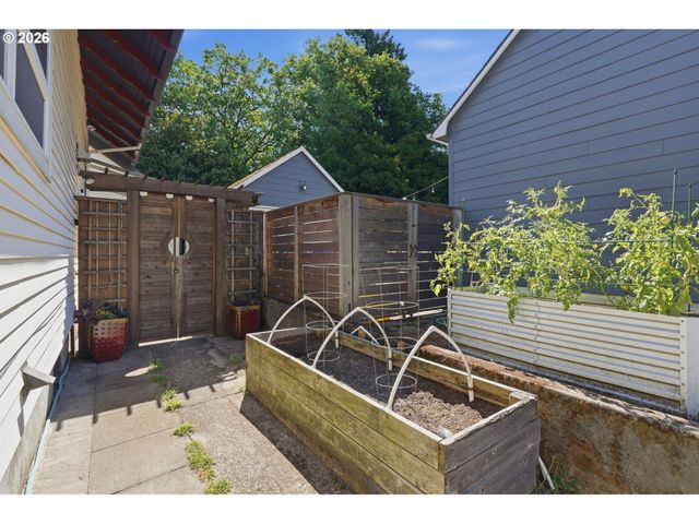 1326 Ne 73RD Ave, Portland, OR 97213