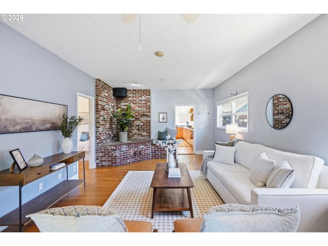 1326 Ne 73RD Ave, Portland, OR 97213