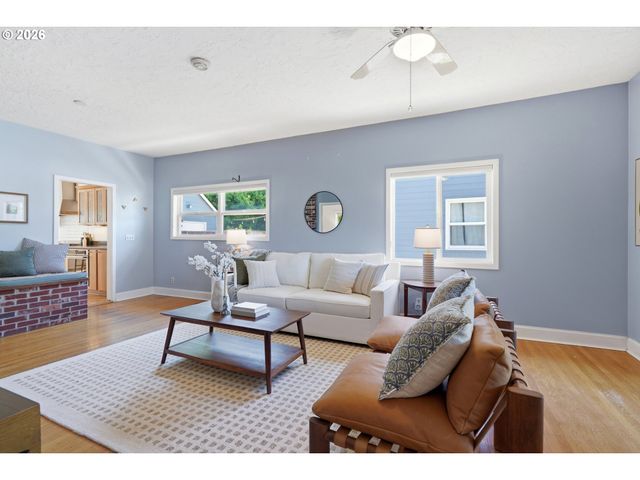 1326 Ne 73RD Ave, Portland, OR 97213