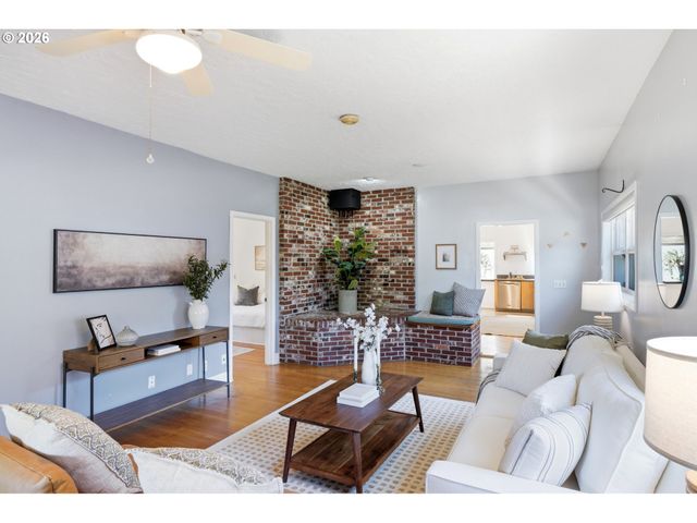 1326 Ne 73RD Ave, Portland, OR 97213