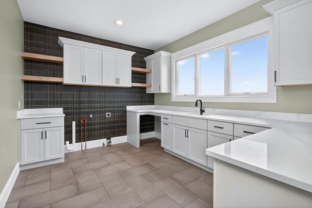6928 Wilderness Pointe, Bettendorf, IA 52722