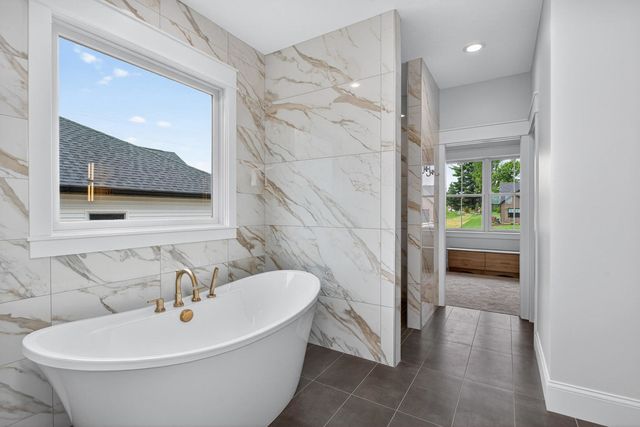 6928 Wilderness Pointe, Bettendorf, IA 52722