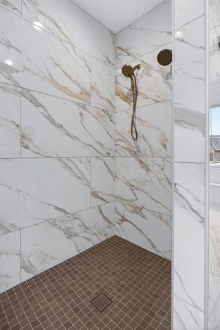 6928 Wilderness Pointe, Bettendorf, IA 52722