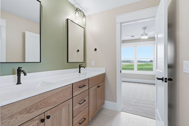 6928 Wilderness Pointe, Bettendorf, IA 52722