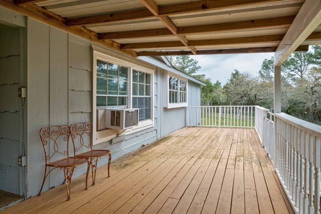 114 Fealy RD, Red Rock, TX 78662