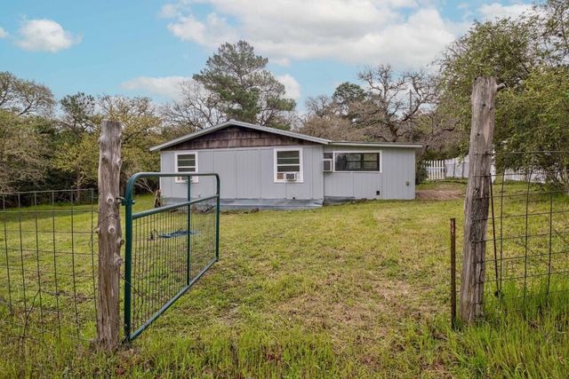 114 Fealy RD, Red Rock, TX 78662