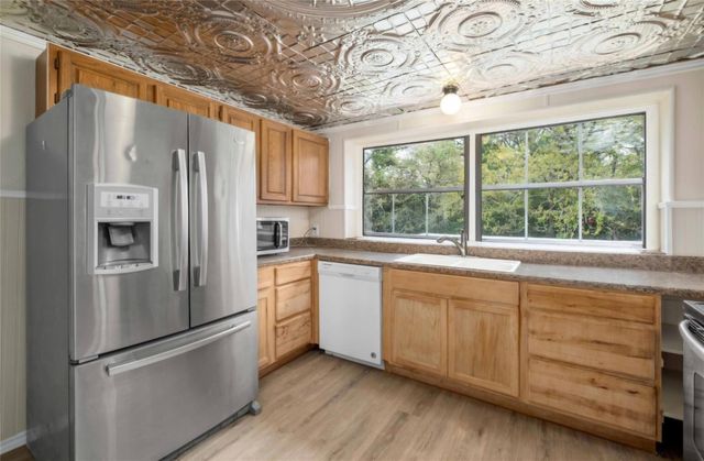 114 Fealy RD, Red Rock, TX 78662