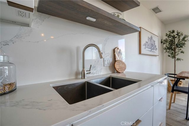 100 S Doheny, Los Angeles, CA 90048