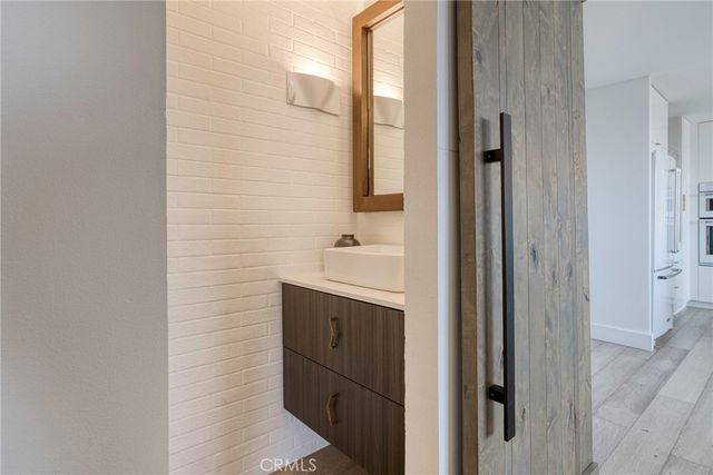 100 S Doheny, Los Angeles, CA 90048