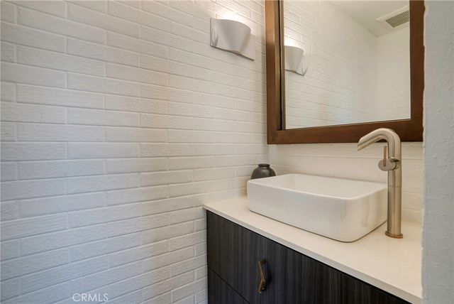 100 S Doheny, Los Angeles, CA 90048