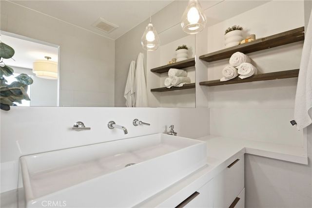 100 S Doheny, Los Angeles, CA 90048
