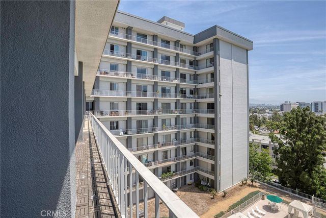100 S Doheny, Los Angeles, CA 90048