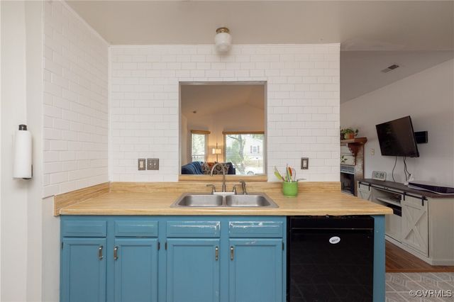 10237 Berrymeade Ct, Glen Allen, VA 23060