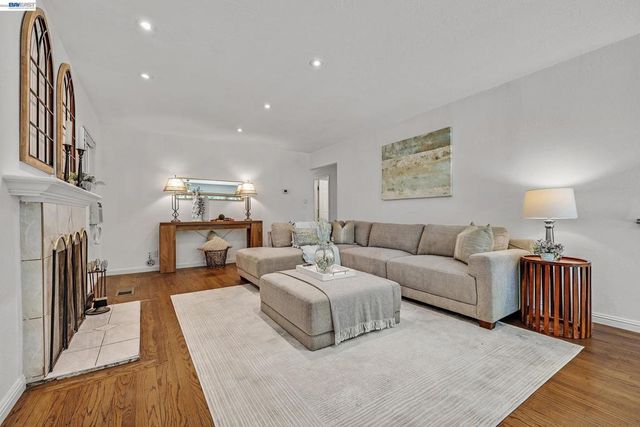 27029 Jennings Way, Hayward, CA 94544
