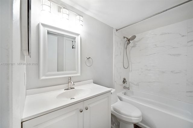 18840 NW 57th Avenue 306, Hialeah, FL 33015
