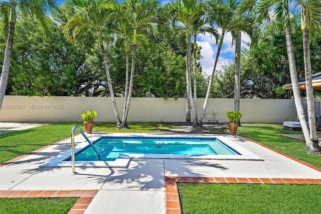 18840 NW 57th Avenue 306, Hialeah, FL 33015
