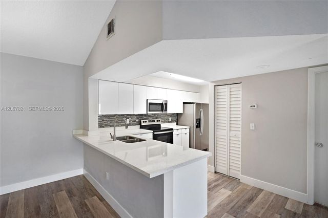 18840 NW 57th Avenue 306, Hialeah, FL 33015