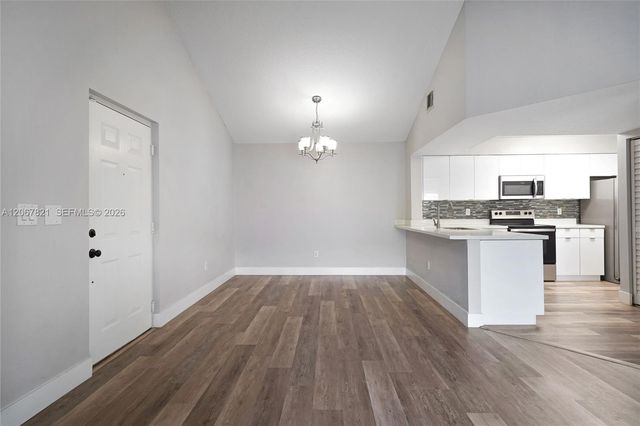 18840 NW 57th Avenue 306, Hialeah, FL 33015